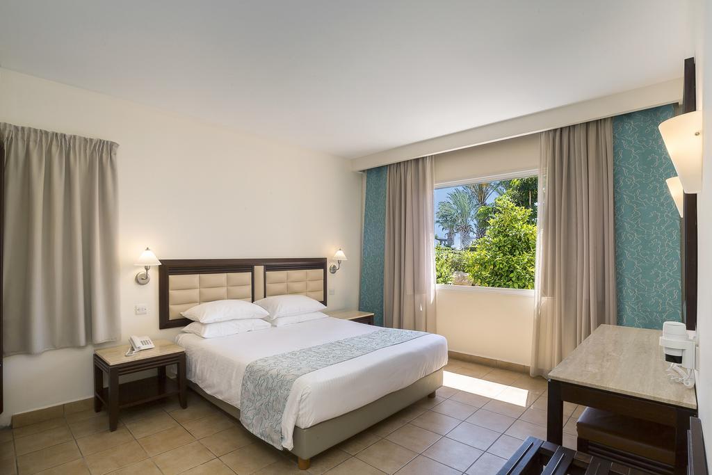 Avanti Hotel Paphos Exterior photo