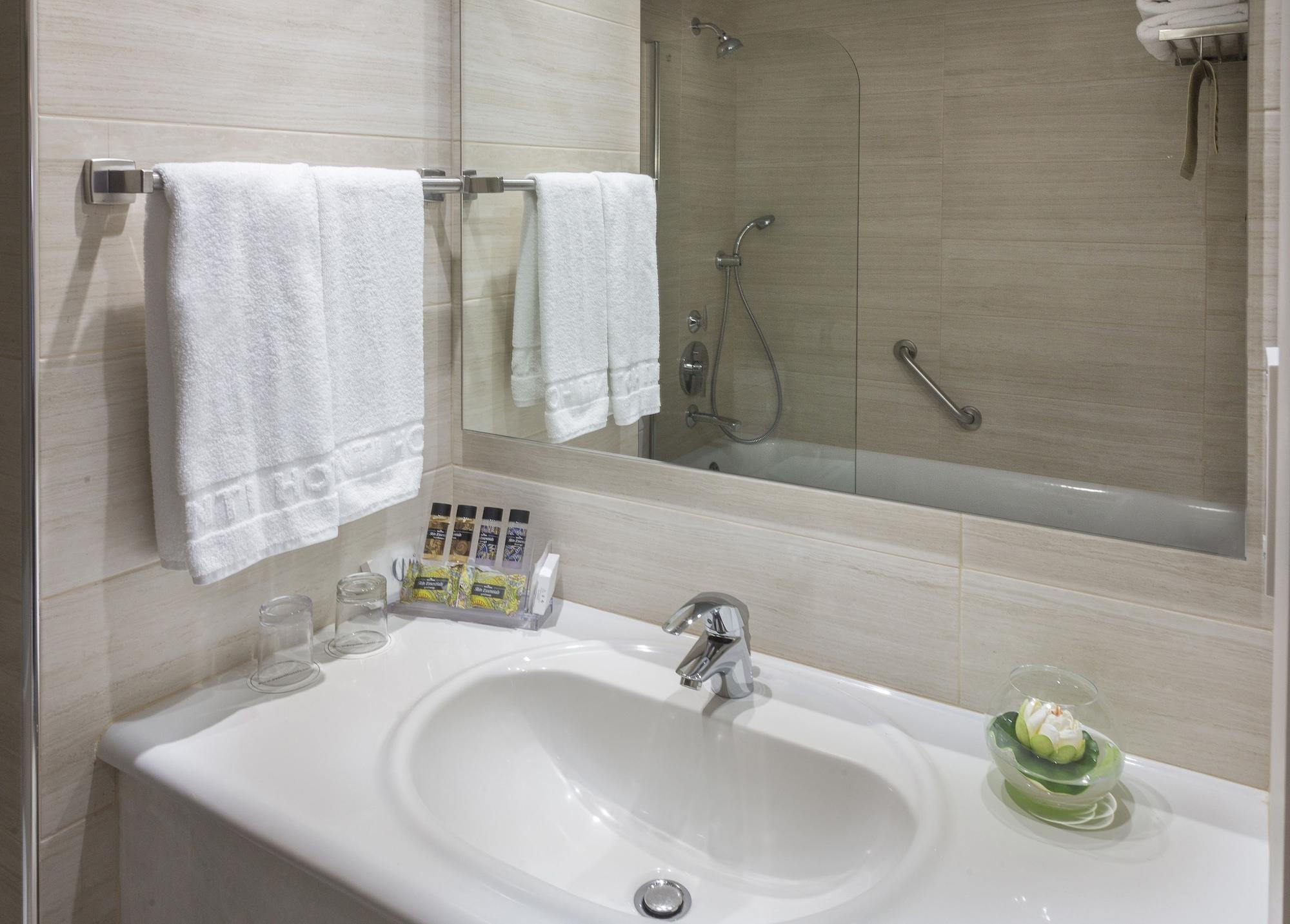 Avanti Hotel Paphos Exterior photo
