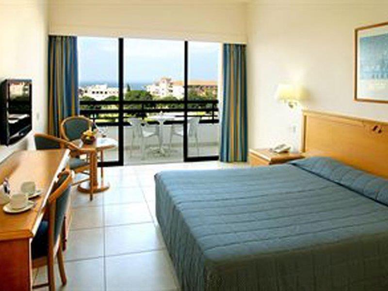 Avanti Hotel Paphos Exterior photo