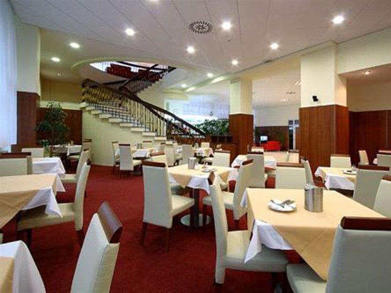 Avanti Hotel Paphos Exterior photo